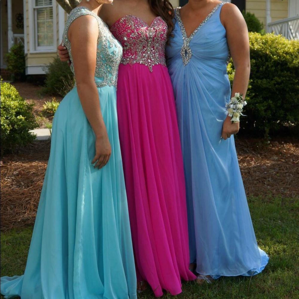 Prom dress - Picture 4 of 8